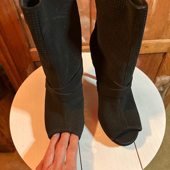 Juicy Couture size 9.5 Unique Summer 11” tall mesh toeless boots - Picture 14 of 16